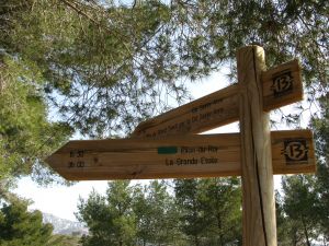 Accès réglementé pour faire des balades et des randonnées en Provence